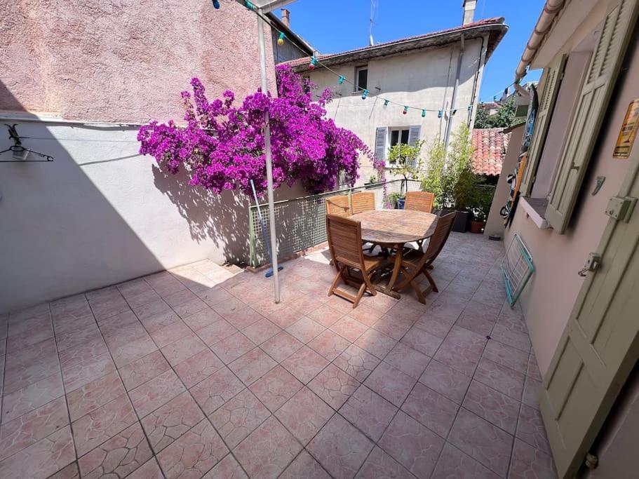 Maison Dans Les Rues Pietonnes Du Vieux Hyeres Exterior photo